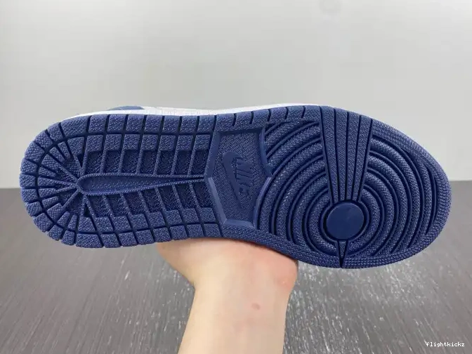 Navy Low Jordan Midnight CJ7891-400 1 SB 0502